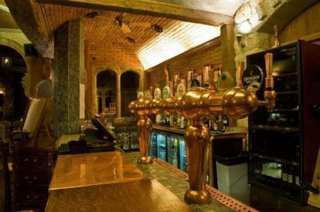 The Blueberry Hotel Pontypridd ภายนอก รูปภาพ