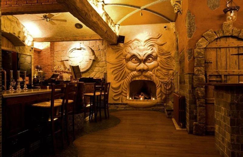 The Blueberry Hotel Pontypridd ภายนอก รูปภาพ