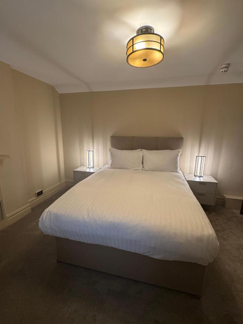 The Blueberry Hotel Pontypridd ภายนอก รูปภาพ