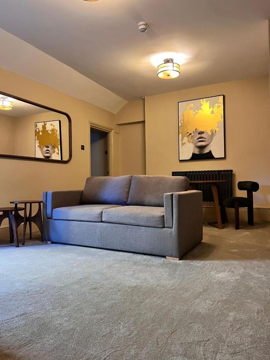 The Blueberry Hotel Pontypridd ภายนอก รูปภาพ