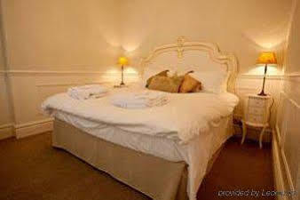 The Blueberry Hotel Pontypridd ภายนอก รูปภาพ