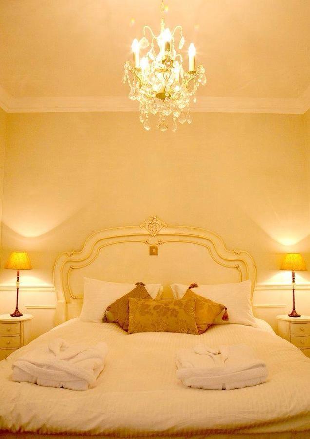 The Blueberry Hotel Pontypridd ภายนอก รูปภาพ